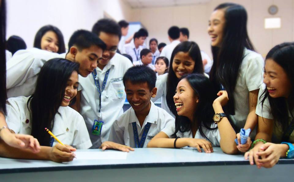 Students of Holy Name University exchanging ideas during the Tarsier Educational Campaign